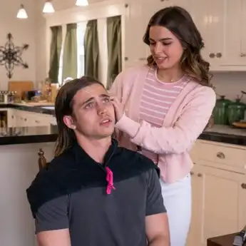 Seleb Tiktok Addison Rae Bakal Debut Akting di Film Netflix 'He's All That'