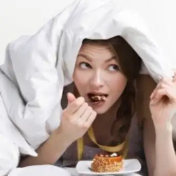 Ternyata Makan Sebelum Tidur Punya Beberapa Manfaat Lho, Salah Satunya Dapat Mengatur Gula Darah