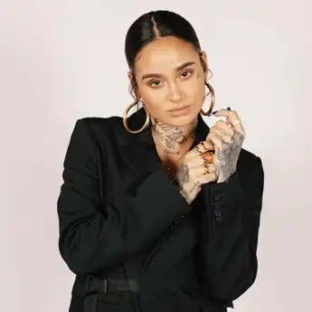 Lirik Lagu dan Terjemahan 'Folded' - Kehlani, Viral di TikTok