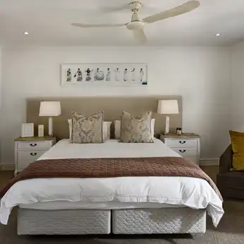 Mau Istirahat Tapi Kamar Tak Kedap Suara? Berikut 5 Tips Mengatasinya!