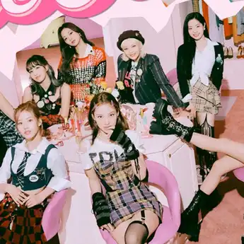 Lirik Lagu 'CRAZY STUPID LOVE' – TWICE, lengkap dengan Terjemahannya