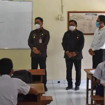 Tinjau ANBK SMP di Kota Denpasar, Wawali Arya Wibawa: Wahana Pengembangan Kompetensi & Karakter Tingkatkan Mutu Pendidikan
