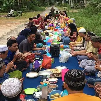 Budaya Makan Saprahan yang Patut Dilestarikan