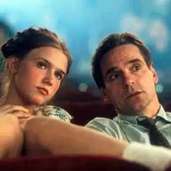 8 Fakta Menarik di Balik Film 'Lolita' (1997) Kisah Profesor yang Jatuh Cinta dengan Anak Tirinya