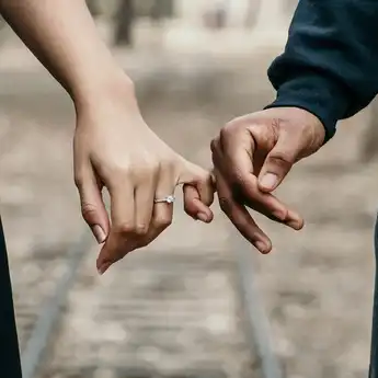 Dari Teman jadi Cinta, Ini 5 Zodiak yang Bisa Pacaran dengan Sahabat Sendiri