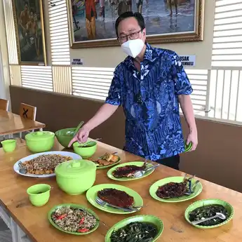 Kecombrang, Inspirasi Sutjipto Widarta Membuka Resto Kuliner   