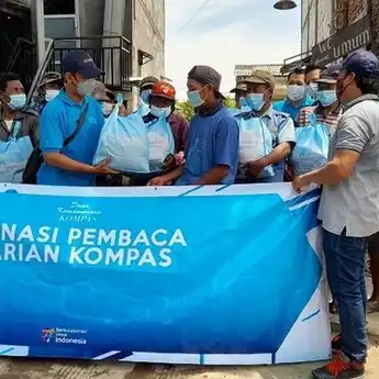 Dana Kemanusiaan Kompas & FKD Semarang Salurkan Bantuan untuk Warga Terdampak Covid-19 dan Rob