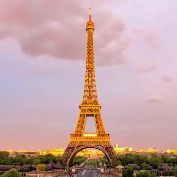 7 Fakta Menarik tentang Menara Eiffel yang Terletak di Kota Cahaya