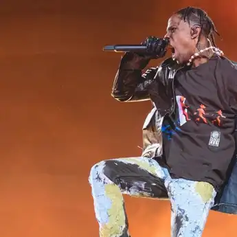 Travis Scott akan Menanggung Biaya Pemakaman Korban Astroworld dan Menawarkan Sesi Terapi Gratis