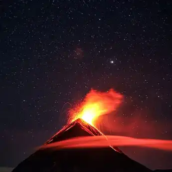 Hidupnya Dipenuhi Tekanan, Ini 6 Arti Melihat Gunung Meletus dalam Mimpi