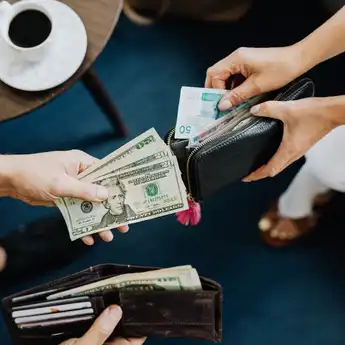 Siap-siap Bakal Ketiban Rejeki Mendadak, 3 Shio Ini Bakal Tebal Dompetnya Pada Pertengahan Desember