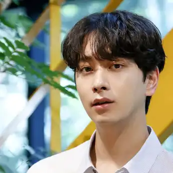 Chansung 2PM akan Hengkang dari JYP dan Menikah dengan Tunangannya!