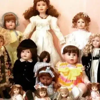 7 Artis Indonesia yang Punya Boneka Arwah dan Dianggap Anak Sendiri