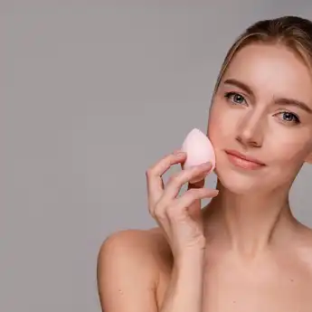 Tips Cuci Beauty Blender Agar Tak Jadi Sarang Bakteri Penyebab Jerawat