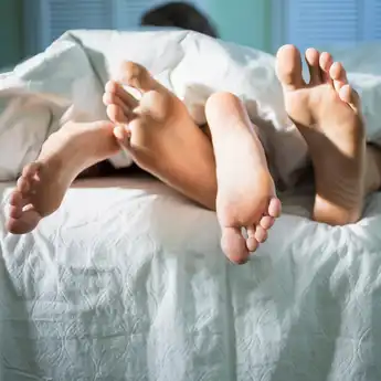 Bisikin Suami, 5 Manfaat Berhubungan Intim di Pagi Hari, Bahagia!