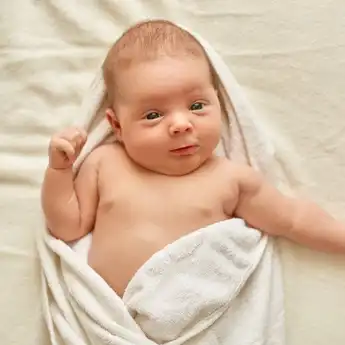 Mama Muda Wajib Tahu, Nih! Cara Memandikan Bayi yang Benar dan Aman