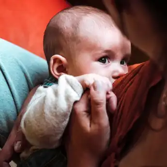 Moms Wajib Tahu! 5 Tips Agar ASI Keluar dengan Melimpah, Pernah Coba?