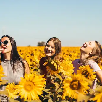 Salut! 4 Zodiak Ini Selalu Berpikiran Positif Meski Dihantam Beragam Cobaan Hidup