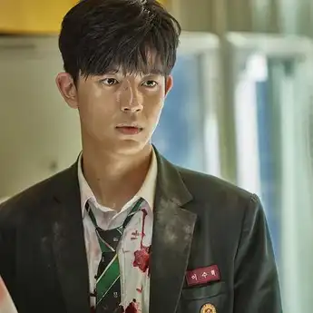7 Potret Tampan Lomon yang Bintangi Drama Zombie All of Us Are Dead, Bikin Jantung Ketar-ketir!
