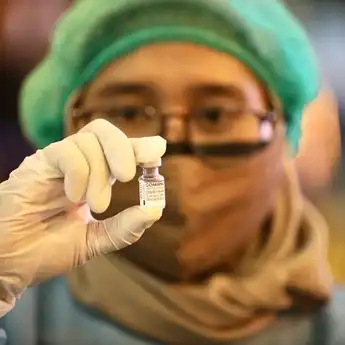 Ketua Satgas Bersama Kapolri dan Menkes Tinjau Pelaksanaan Vaksinasi Lanjutan Serentak