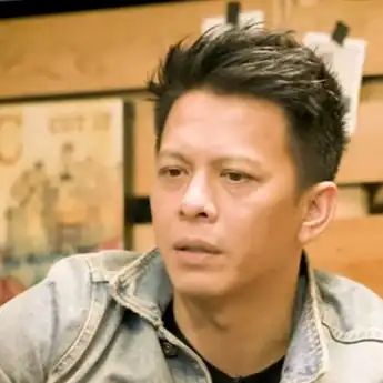 Eh Kepergok! Ariel NOAH Peluk Mesra Penyanyi yang Usianya Jauh Lebih Tua