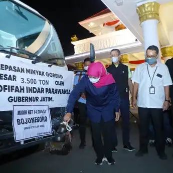 Atasi Kelangkaan Minyak Goreng, Pemprov Jatim Gelontorkan 3.500 Ton ke 17 Daerah