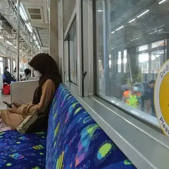 BREAKING! Sekarang KRL Kembali Terapkan Aturan Jaga Jarak, Kemenhub: Sesuai Hasil Konsultasi