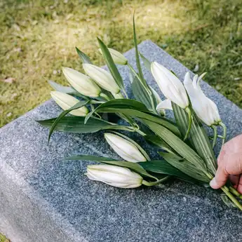 Menyeramkan Hingga Penuh Kemewahan, 5 Tradisi Pemakaman yang Unik di Indonesia