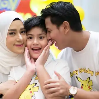 4 Zodiak yang Bisa Menaikkan Derajat Keluarga, Kariernya Menjulang dan Jadi Kebanggaan!