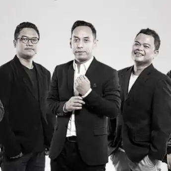 Lirik Lagu ‘Puisi’ - Jikustik, Ballad Lawas yang Menyayat Hati!