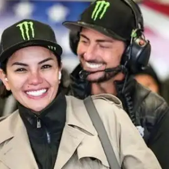Tengsin Abis! Niat Pamer Kedekatan, Nikita Mirzani Malah Dicuekin Valentino Rossi Gara-Gara Sok Akrab