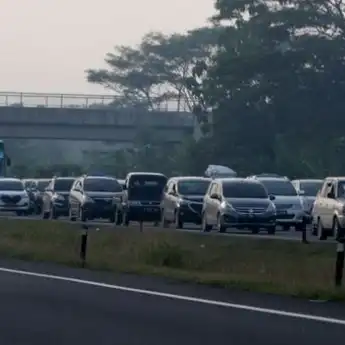 Timbul Masalah Baru, Cipularang Lumpuh Imbas One Way Tol Jakarta-Cikampek