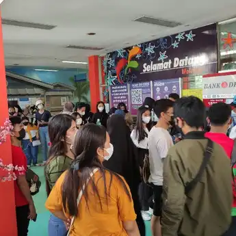 Antrian Panjang! Pengunjung Ancol diimbau pesan tiket H-1 Kunjungan