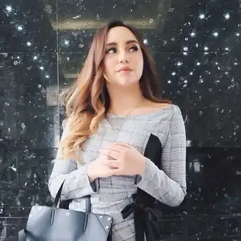 5 Artis Indonesia yang Murtad dari Islam, Ada yang Masuk Kristen Sepulang dari Umroh!