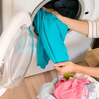 10 Arti Mimpi Mencuci Baju, Ternyata Pertanda Hal Buruk Sedang Terjadi