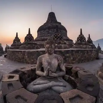 5 Kerajaan Budha di Indonesia, Lengkap dengan Peninggalan Sejarahnya