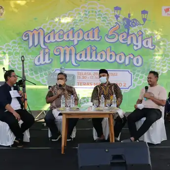 Dinas Kebudayaan (Kundha Kabudayan) Kota Yogyakarta Menggelar Macapat Senja di Malioboro
