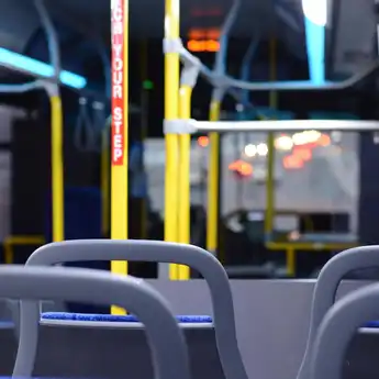 4 Arti Mimpi Naik Bus, Berkaitan dengan Perkembangan Diri Anda
