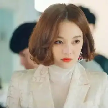 Hwang Bo Ra Menikah dengan CEO Agensinya: Sudah Pacaran 10 Tahun!