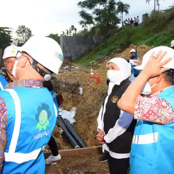Khofifah Pastikan Tidak Ada Penutupan Akses Jembatan Suramadu saat Pengerjaan Proyek Kabel Listrik