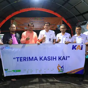 Daop 2 Bandung Beri Bantuan Korban Banjir Bandang Garut