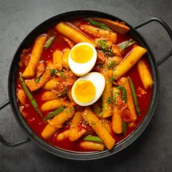 Ini Dia Rahasia Sukses Membuat Tteokbokki Persis Seperti Di Restoran Korea, Dijamin Kenyal dan Tidak Keras