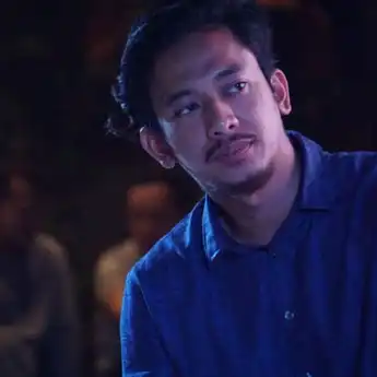 Di Luar Nalar Manusia Sejagad! Hanya dengan Berjualan Keripik, Reza Nurhilman yang Lulusan SMA Punya Omzet Puluhan Miliar per Bulan!