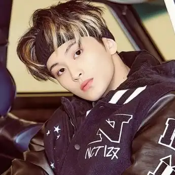 Pilarnya NCT! Ini 10 Lagu Populer Ciptaan Mark NCT, Mana Favorit Kamu?
