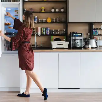 8 Penyebab Kulkas Tidak Dingin dan Cara Mengatasinya! Salah Satunya Menyimpan Makanan Panas!
