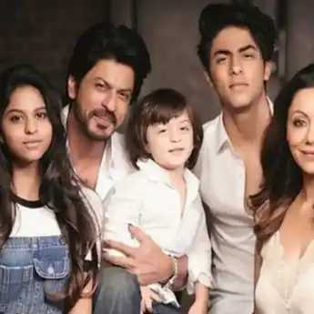 3 Potret Anak Shahrukh Khan, Siapa yang Paling Mirip Shahrukh Khan?