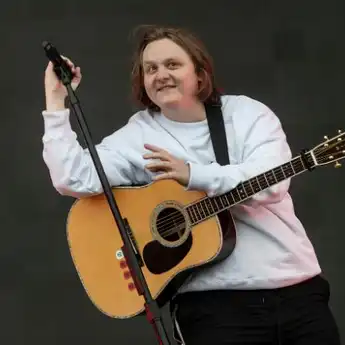 Lirik Lagu Survive - Lewis Capaldi, Lengkap dengan Terjemahan