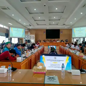 Anggota DPR RI Tak Hadiri RDP Soal BBM di DPRD Kalsel, Ojol Walk Out