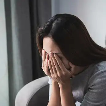 5 Zodiak yang Berpotensi Terjebak Pinjol! Gaji Buat Gali Lubang Tutup Lubang