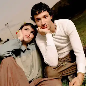 Lirik Lagu 'I'm So Happy' yang Dinyanyikan Jeremy Zucker feat. BENEE